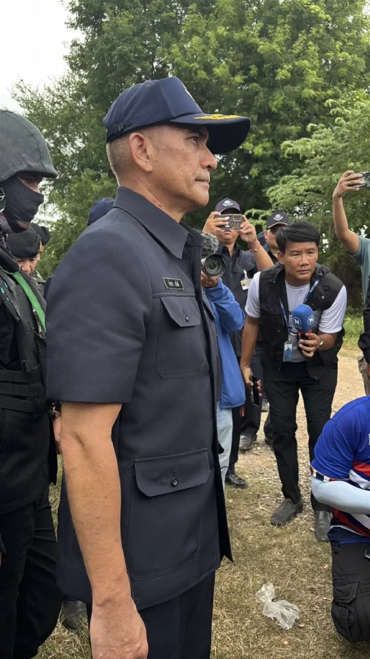 เสธ.เบิร์ด ลงพื้นที่ชายแดนไทย-กัมพูชา จุดชาวเขมรจะรื้อลวดหนาม