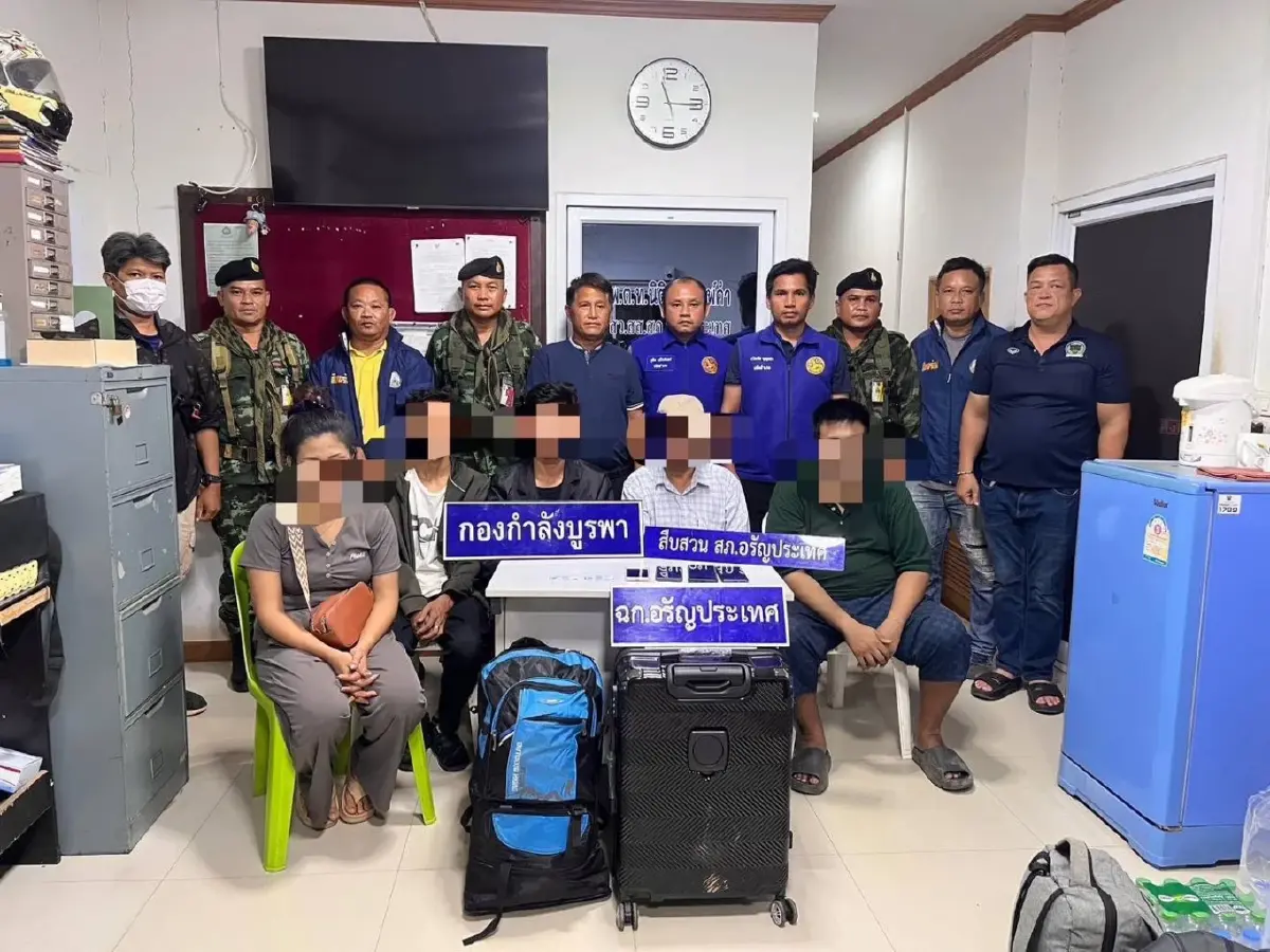 จับ 5 แรงงานผิดกฎหมายคาไร่อ้อย พบหญิงไทยหนีบ่อนเขมร สามีทิ้งรถหนี