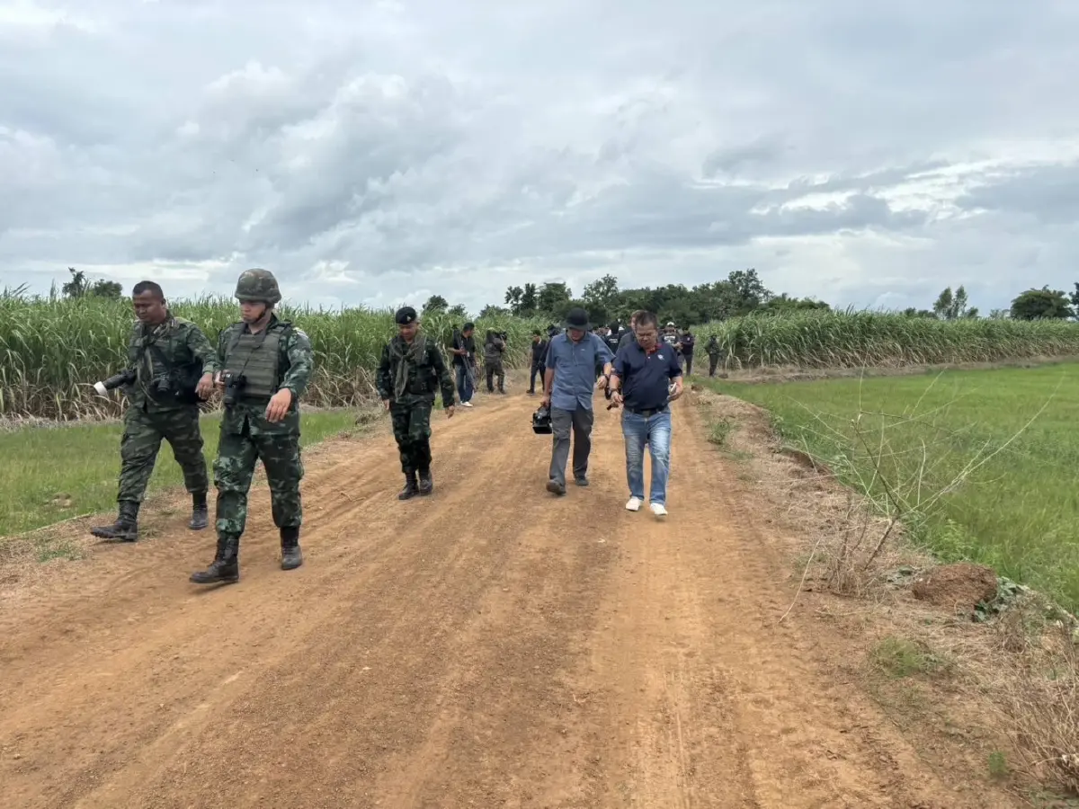 เสธ.เบิร์ด ลงพื้นที่ชายแดนไทย-กัมพูชา จุดชาวเขมรจะรื้อลวดหนาม