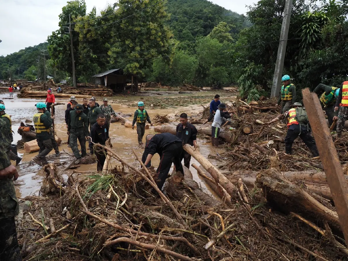 วิกฤติน้ำป่าแม่ฮ่องสอน น้ำป่าทำลายบ้านเรือน ถนน 108 ถูกตัดขาด