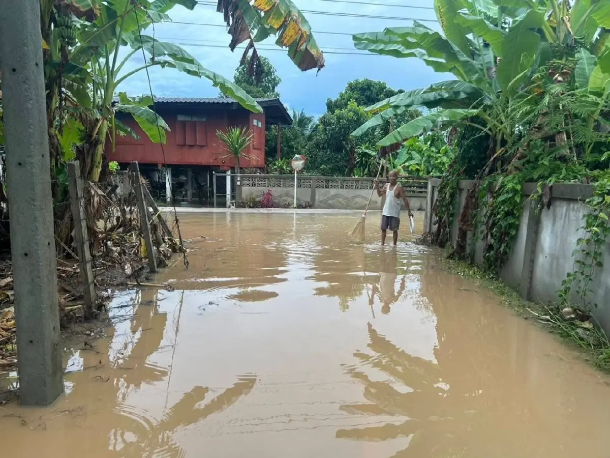 ฝนตกหนักลำปาง น้ำป่าไหลหลากท่วมบ้านแจ้ห่ม กระทบ 105 ครัวเรือน