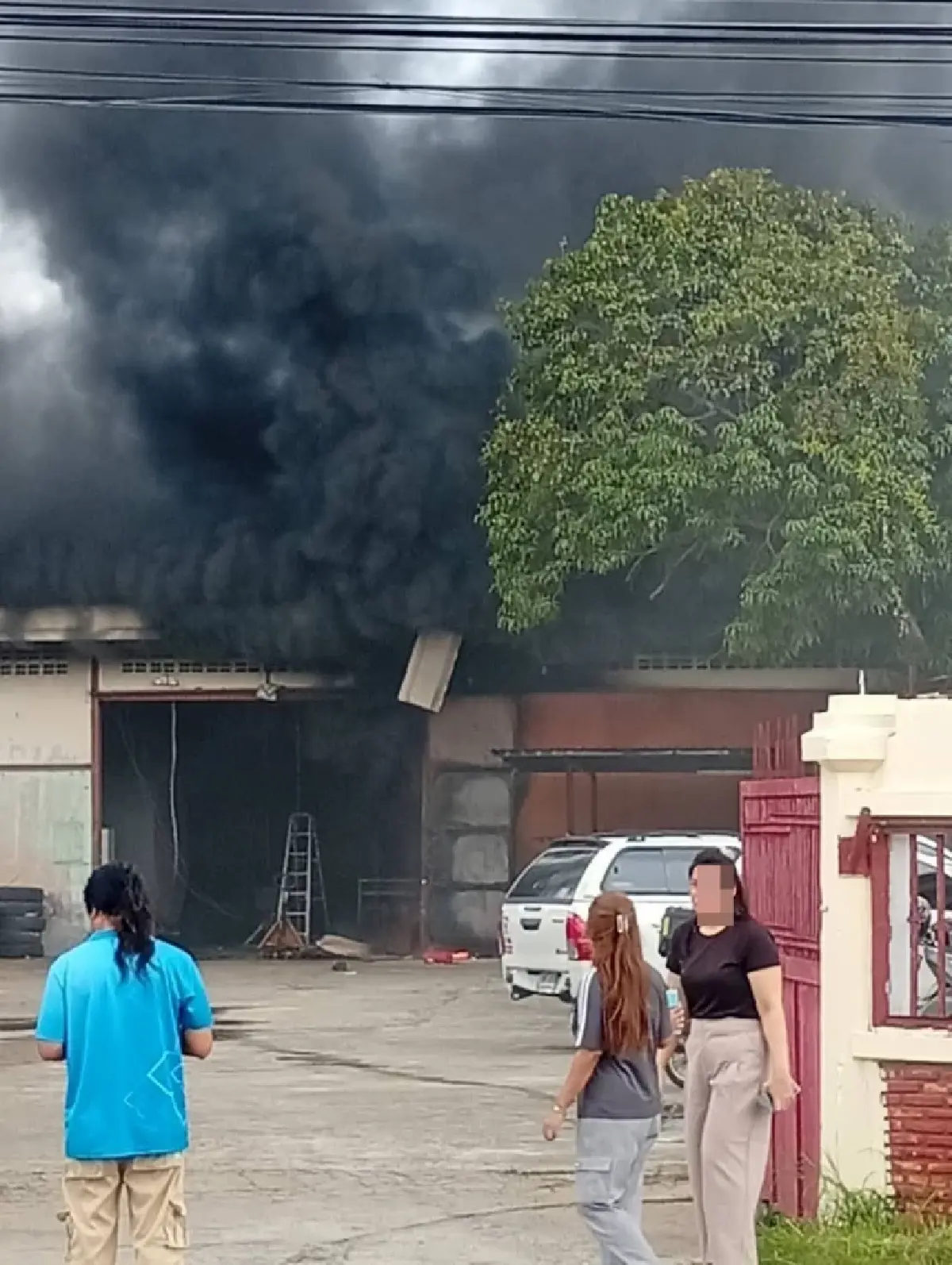 ด่วน! เกิดเหตุ แก๊สระเบิดกลางโรงงานท่ามะกา เพลิงโหมหนัก ดับแล้ว 1