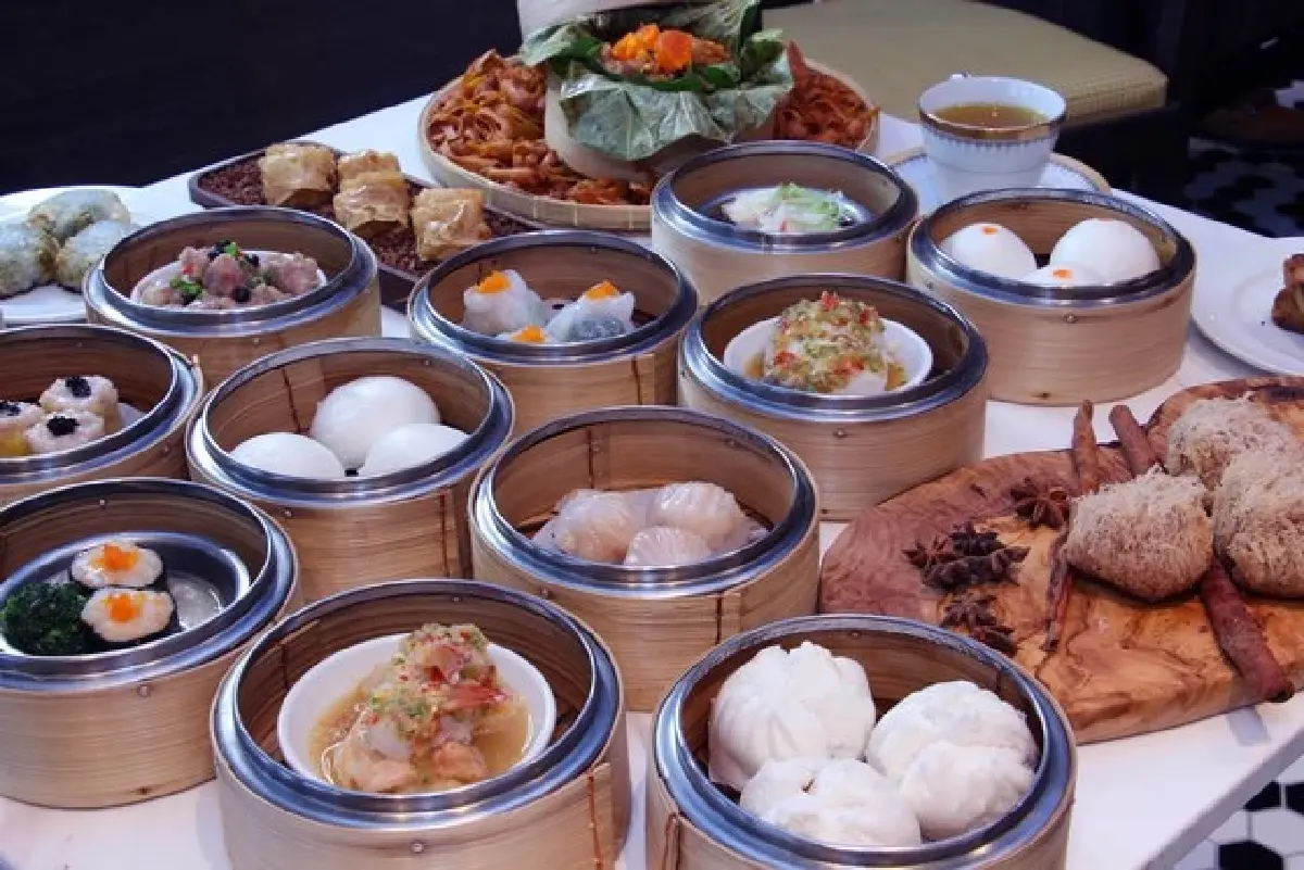 ‘เซตอาหารไทย’  ห้องอาหารเรือนต้น โรงแรมมณเฑียร สุรวงศ์ กรุงเทพฯ