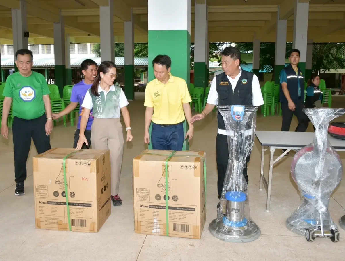 รมว.อรรถกรฯ จับมือทีมจิตอาสา ฟื้นฟูเมืองน่านหลังวิกฤตน้ำท่วม