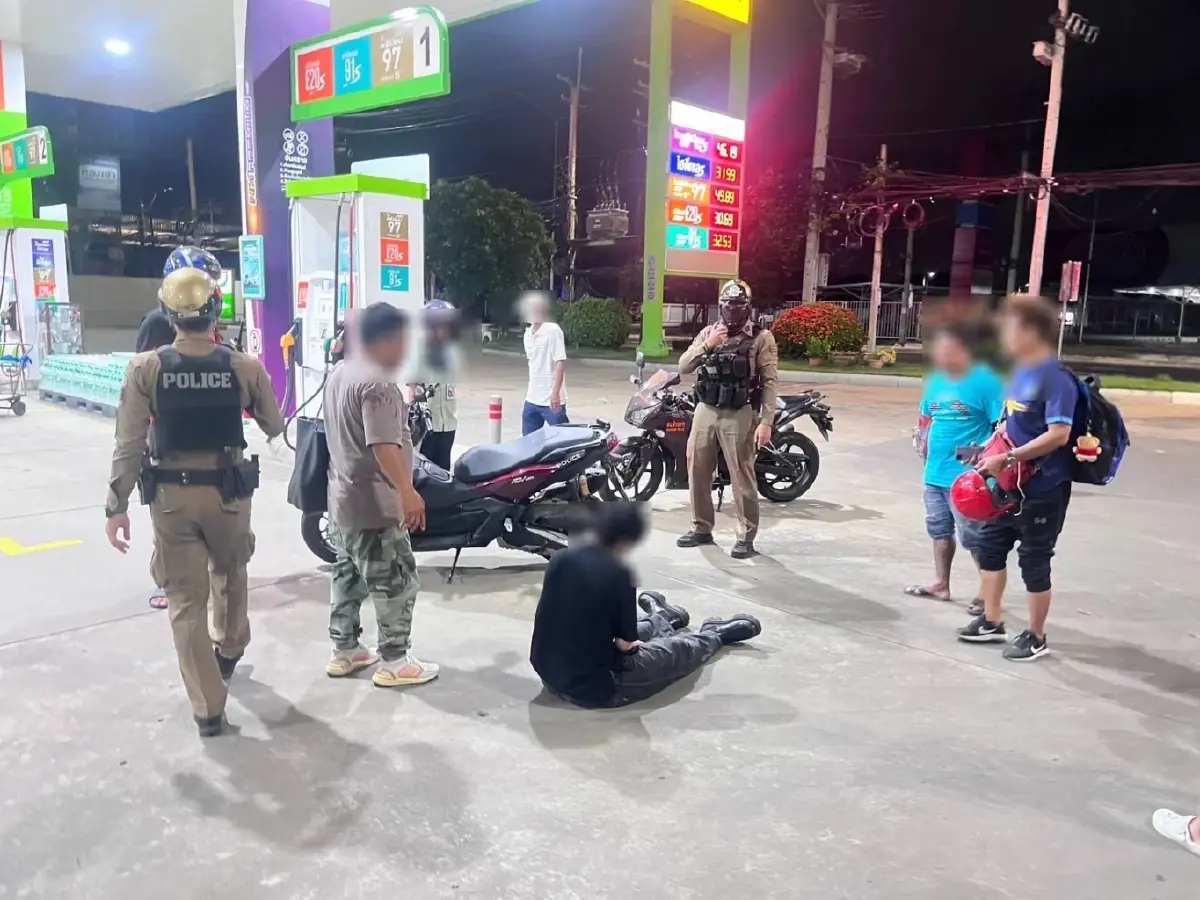 'เป๊ก ผลิตโชค' เจอคนร้ายดักแทง กลางปั๊มน้ำมัน ย่านรามคำแหง