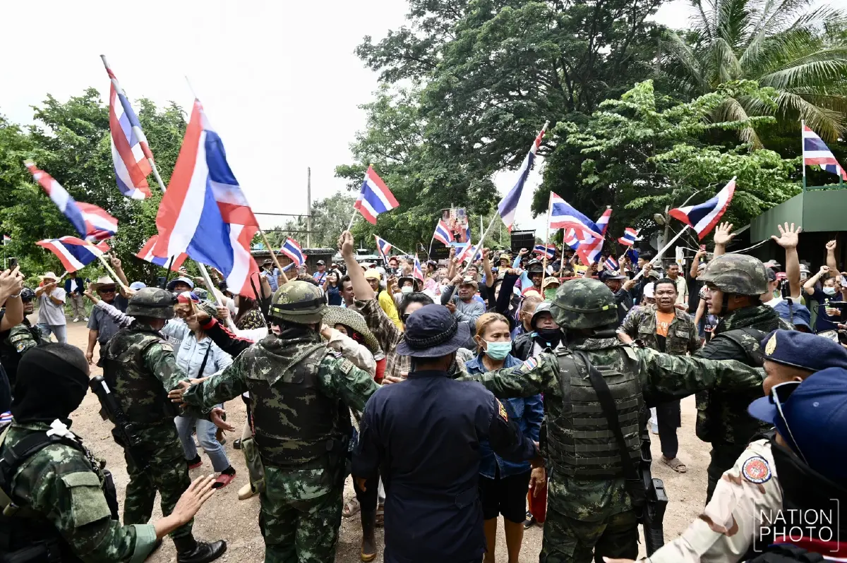 พร้อมชนเขมร 'เจ๊เอ๋' ร่วมทีมชาวบ้าน-กลุ่มคนไทยรักชาติ บุกชายแดนสระแก้ว