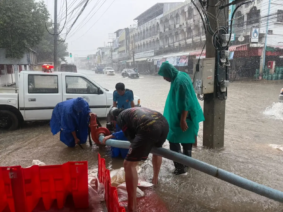 พายุโซนร้อนรุนแรงคาจิกิ ถล่มแพร่ น้ำท่วมหลายจุด ประกาศปิดถนน