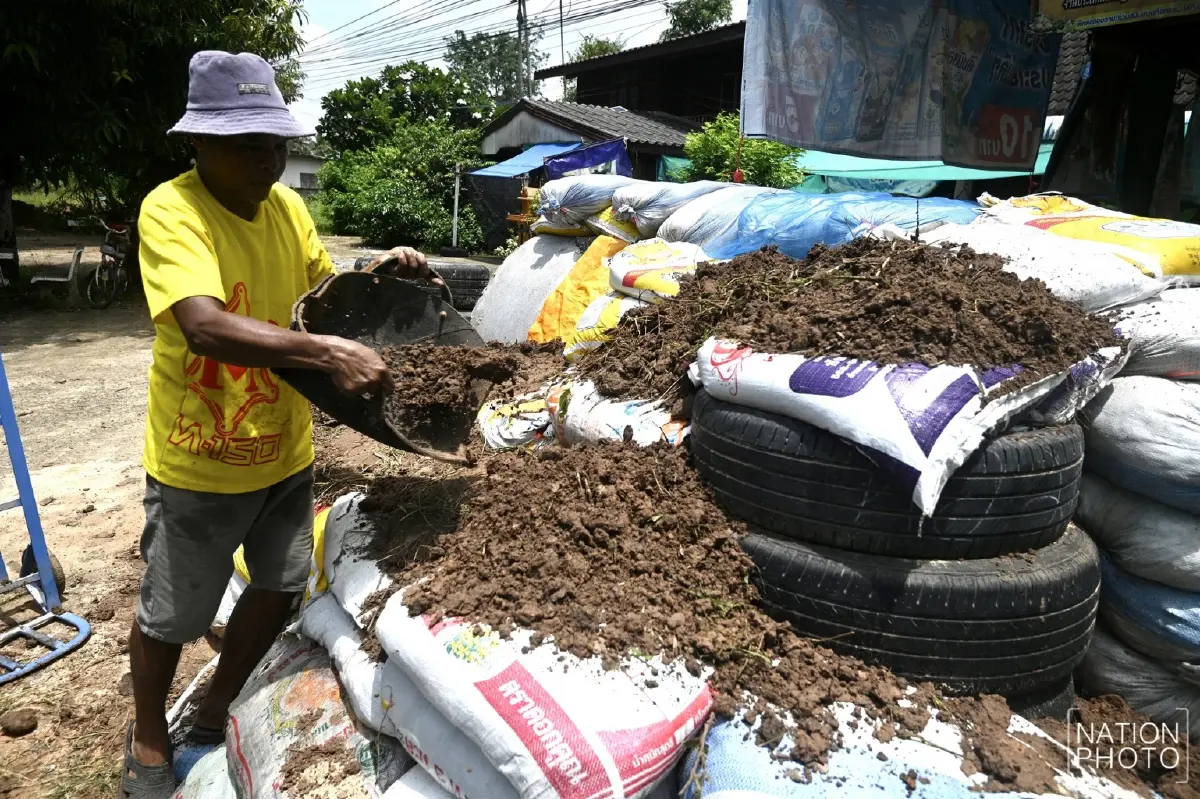 ชาวสุรินทร์เร่งสร้าง หลุมหลบภัย รับมือสถานการณ์ชายแดนไทย-กัมพูชา