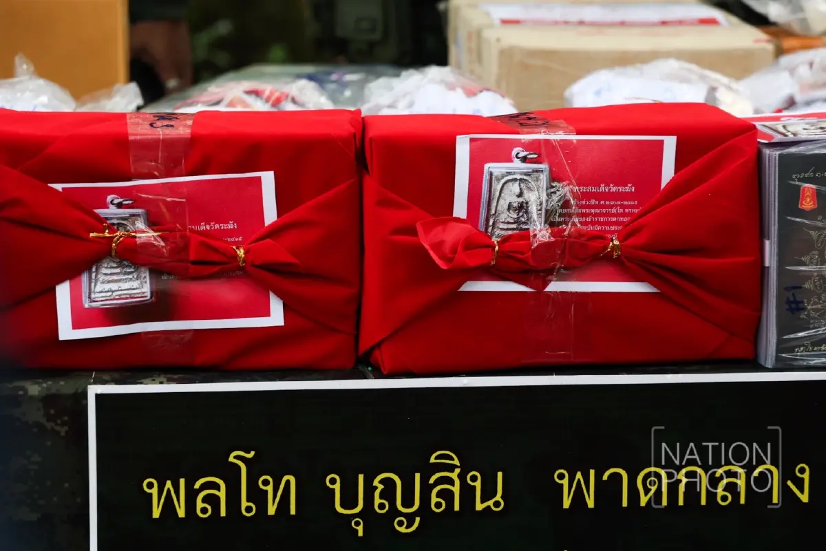 มทภ.2 ลงพื้นที่เยี่ยมทหารแนวหน้า มอบยันต์ หลวงปู่ศิลา บำรุงขวัญกำลังใจ