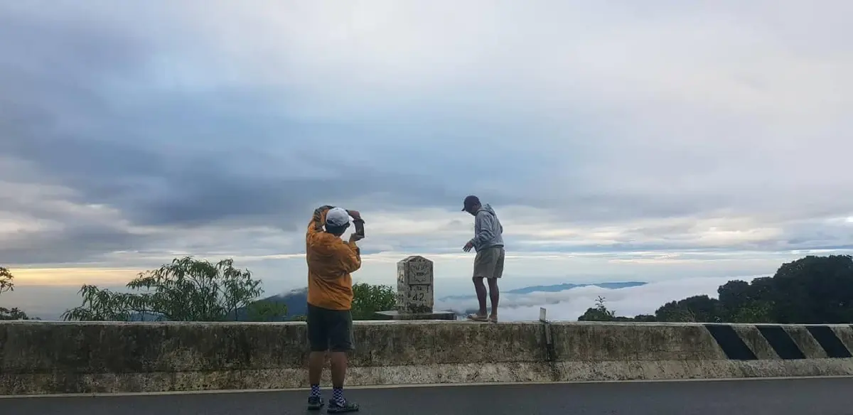 'ดอยอินทนนท์' หนาวสะท้าน 11°C รับหน้าฝน นทท.แห่สัมผัสสุดฟิน