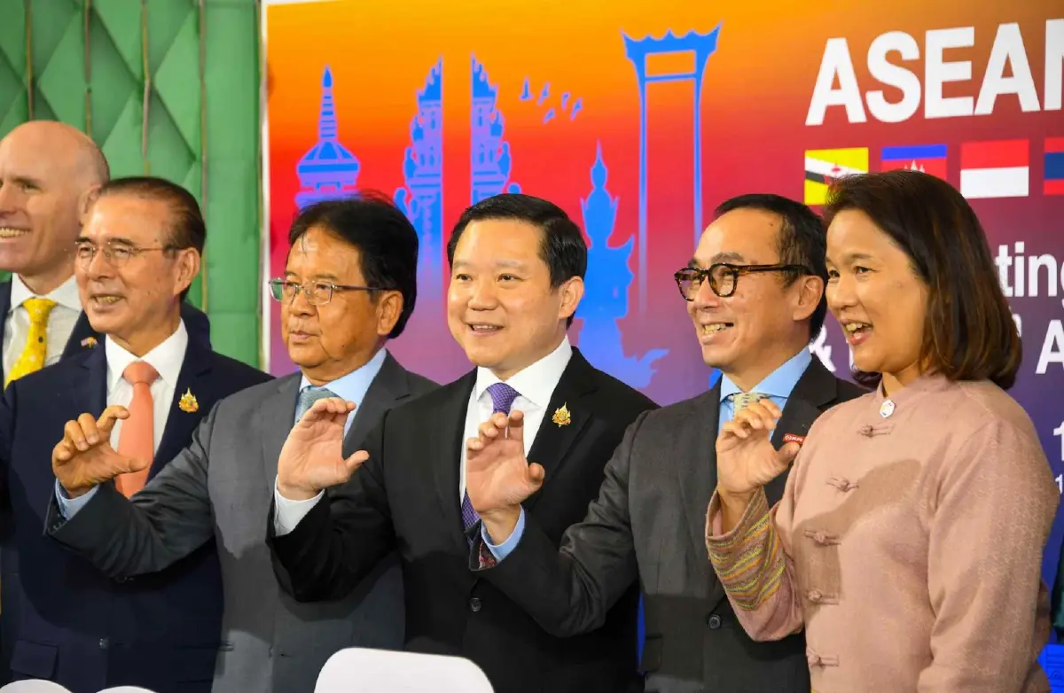 C asean ครบ 10 ปี 'ฐาปน' ปลุกพลังอาเซียน ร่วมเติบโตยั่งยืน ท่ามกลางโลกผันผวน