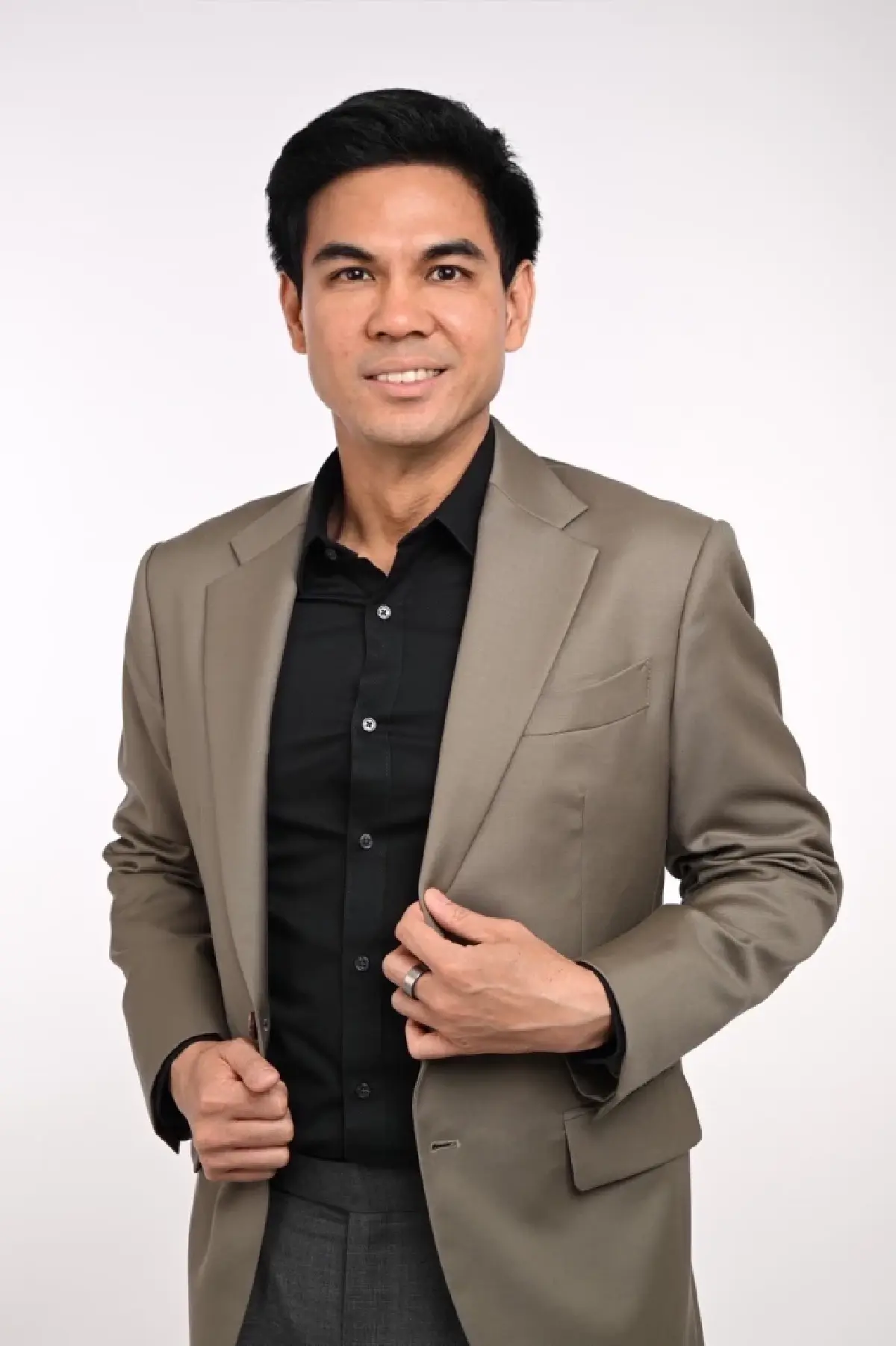 ‘ศรีฟ้าเบเกอรี่’ จากเค้กภูธร สู่ธุรกิจ ‘พันล้าน’ ตั้งเป้าเบอร์ 1 เบเกอรี่อบสด ไปให้ถึง 500 สาขา