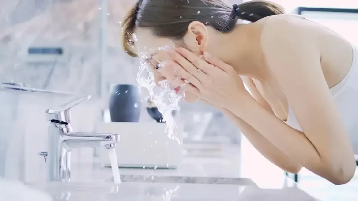 เป็นเรื่อง คนชอบกดสิว บีบสิวที่จมูก เสี่ยงสมองติดเชื้อ เสียชีวิต