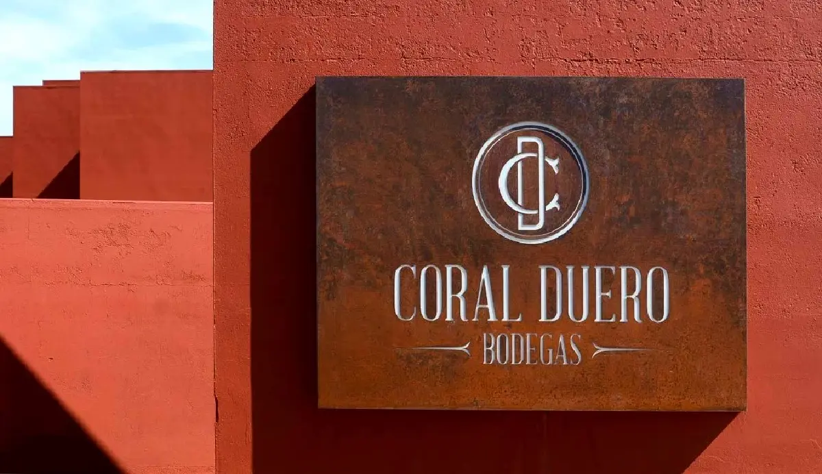 โบเดกัส โครัล ดูเอโร กระทิงดุกลางมวลบุปผา