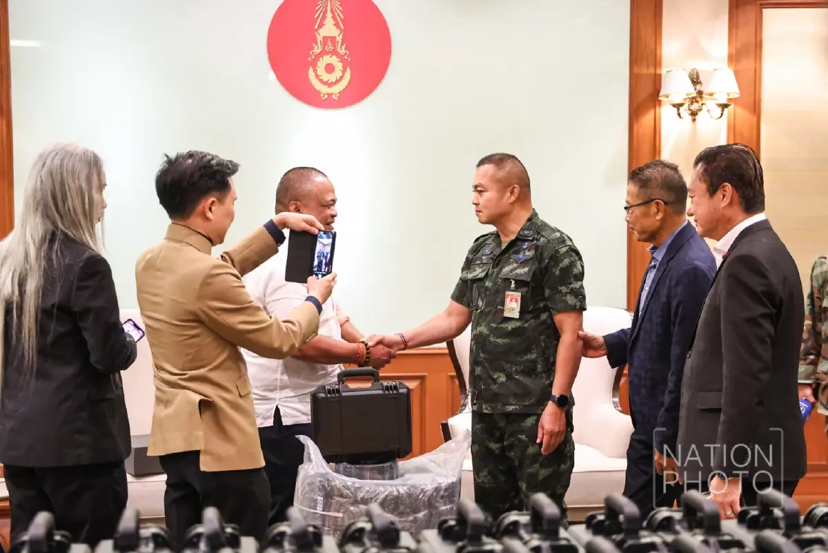 แม่ทัพภาคที่ 2 รับมอบโดรน อุปกรณ์ ส่งต่อแนวหน้า ชายแดนไทย-กัมพูชา