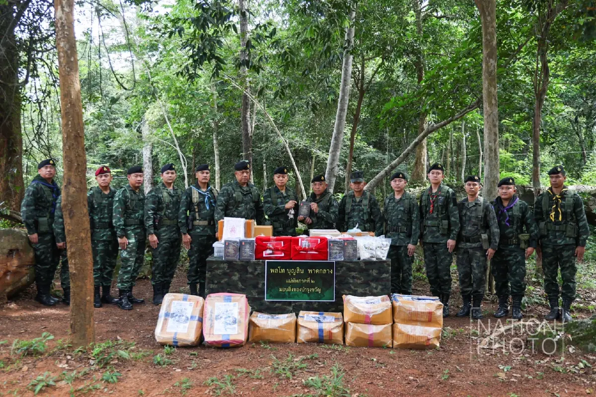 มทภ.2 ลงพื้นที่เยี่ยมทหารแนวหน้า มอบยันต์ หลวงปู่ศิลา บำรุงขวัญกำลังใจ