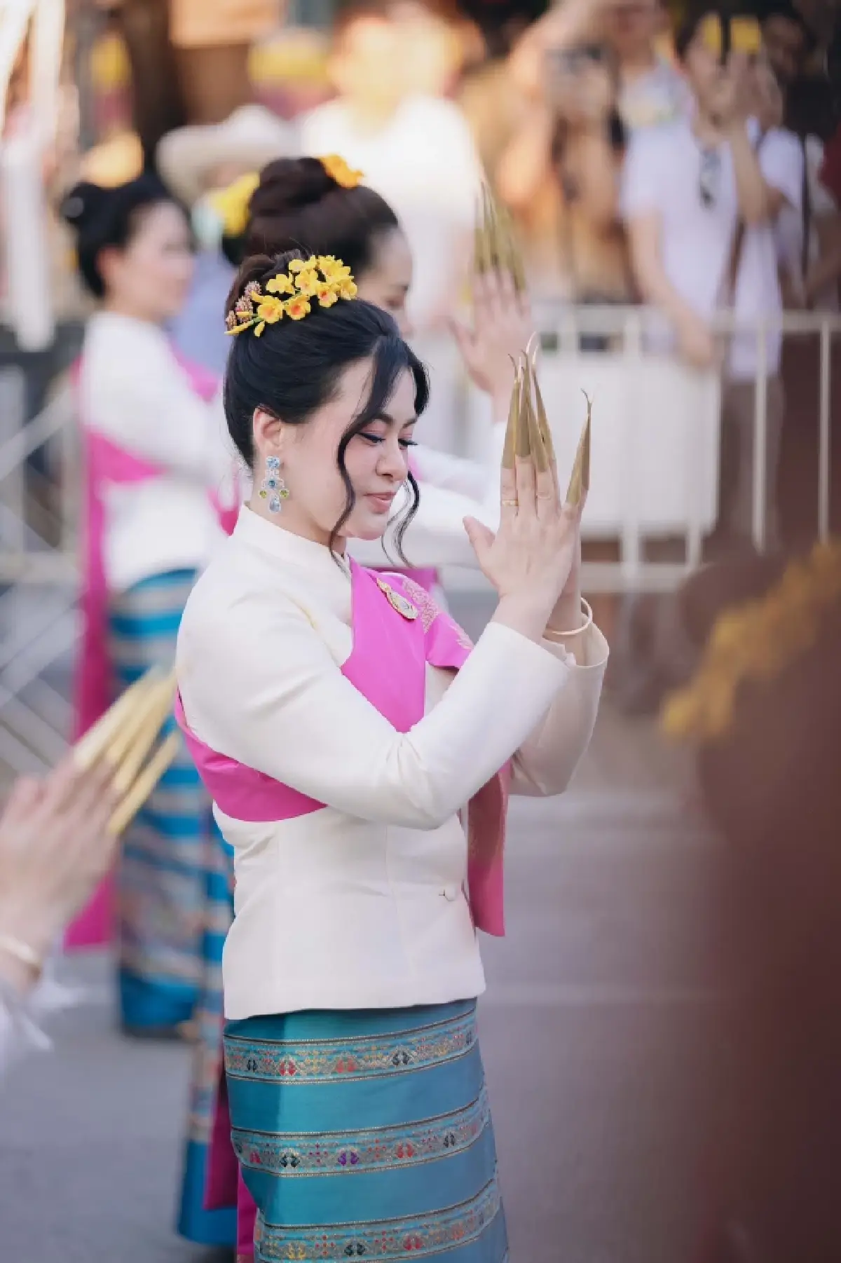 มาดามหยก ส่งกำลังใจ สู่ชายแดนไทย-กัมพูชา จัดช่างฟ้อนอุทิศส่วนกุศล ทหารสละชีพ