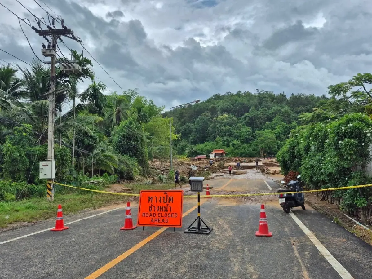 ถนนขาดแล้ว ทล.108 บ้านห้วยโป่ง พายุคาจิกิ ถล่มแม่ฮ่องสอนน้ำท่วม