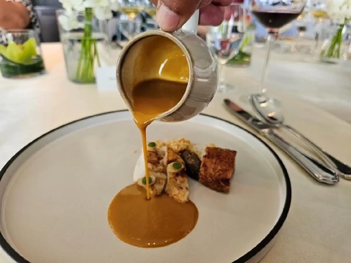 ‘อาหารไทยมื้อพิเศษ’ ณ ห้องเทียร่า โรงแรมดุสิตธานี กรุงเทพ