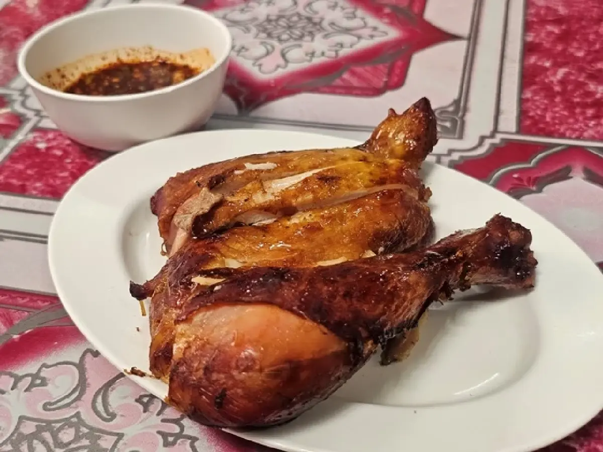 ‘โสเจ๊ง’ ยังไม่เจ๊ง ขายอาหารอีสาน อร่อยมานานใน ‘ย่านอโศก’