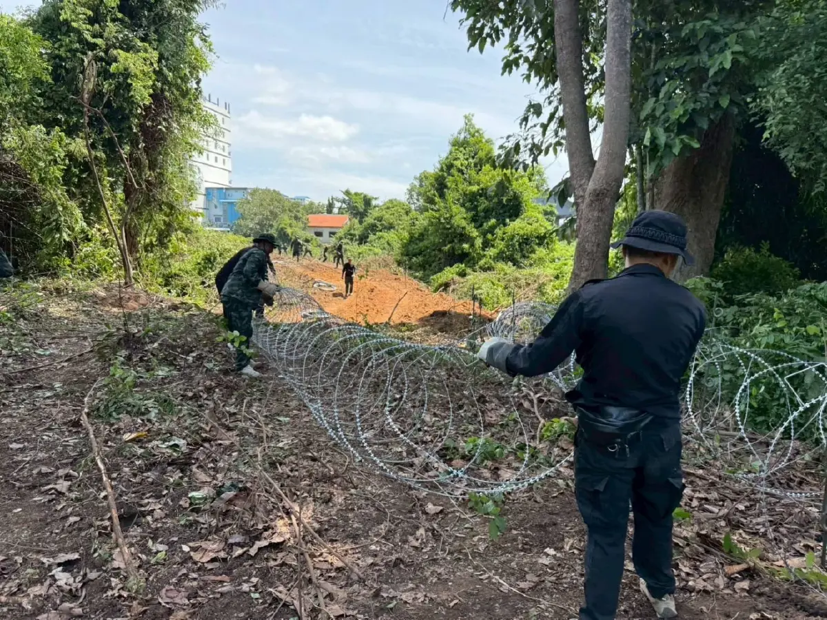 ระดมกำลังทหาร ขึงลวดหนามหีบเพลง 6 กม. ชายแดนสระแก้ว -ปอยเปต กัมพูชา