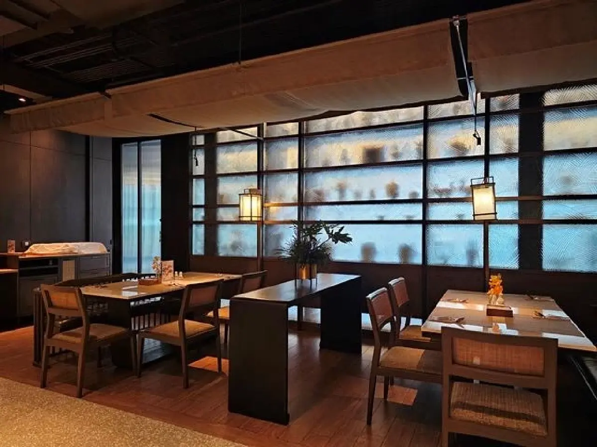 ‘เซตอาหารไทย’  ห้องอาหารเรือนต้น โรงแรมมณเฑียร สุรวงศ์ กรุงเทพฯ