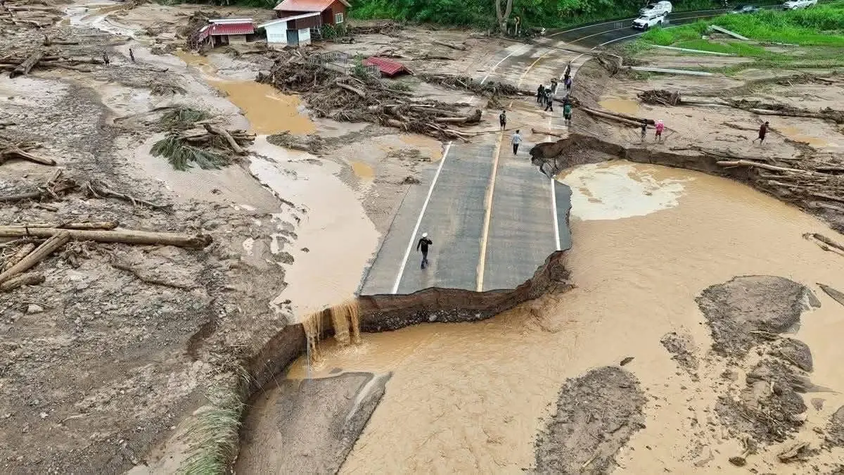ถนนขาดแล้ว ทล.108 บ้านห้วยโป่ง พายุคาจิกิ ถล่มแม่ฮ่องสอนน้ำท่วม