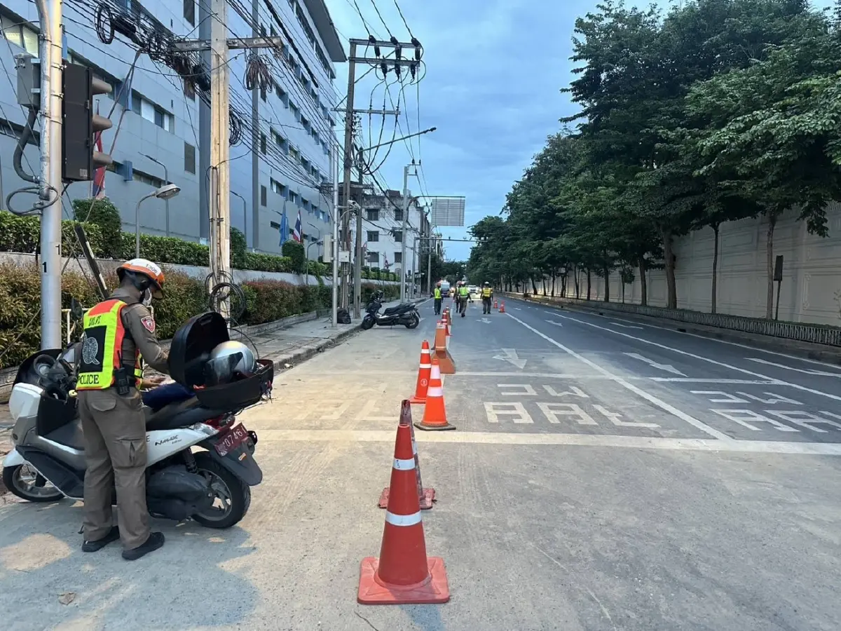 พบอีก! โยธาฯ กทม. ตรวจสอบรอยร้าวใหม่ ถนนสุโขทัย ใกล้แยกวชิรพยาบาล