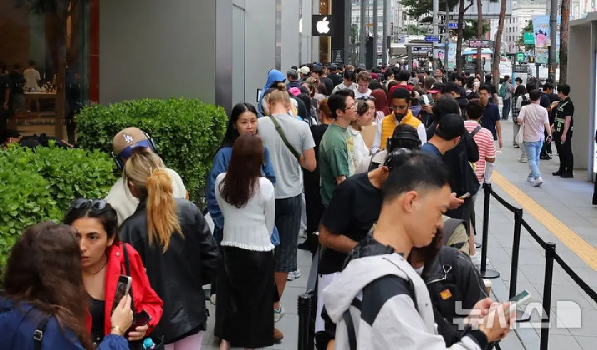 ส่องบรรยากาศขาย ‘iPhone 17’ วันแรก จากทั่วทุกมุมโลก