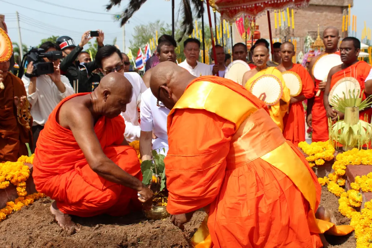เพ ลา เพลิน บุรีรัมย์ ฉลองครบรอบ 9 ปี 'พระเขี้ยวแก้ว (จำลอง)' จากศรีลังกา
