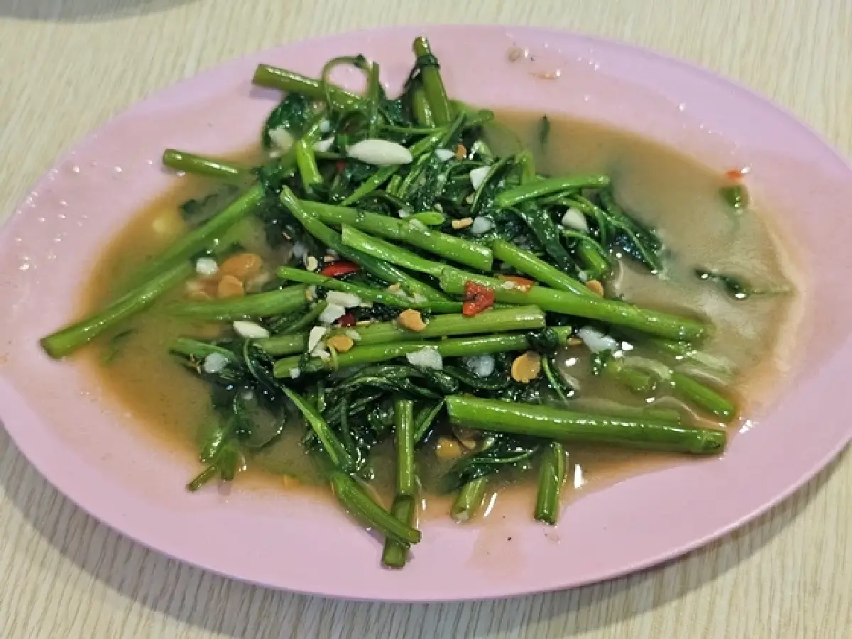 ข้าวต้มเตาถ่าน (ซัวเถา) ‘กับข้าว 60 บาท’ สะอาด อร่อยคุ้มค่า