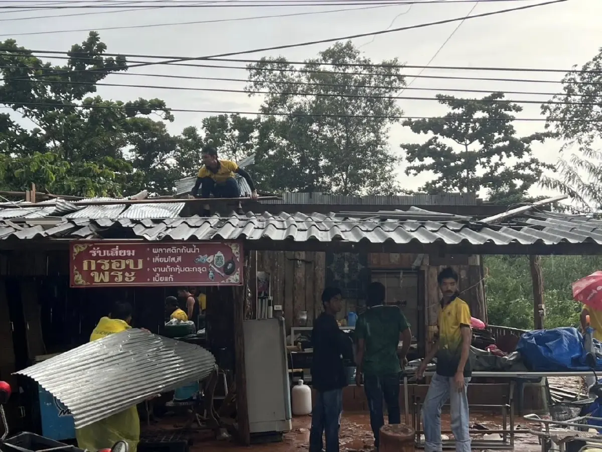พายุถล่มท่าชนะ กระเบื้องปลิว บ้านพัง โรงเรียนเสียหาย เร่งช่วย