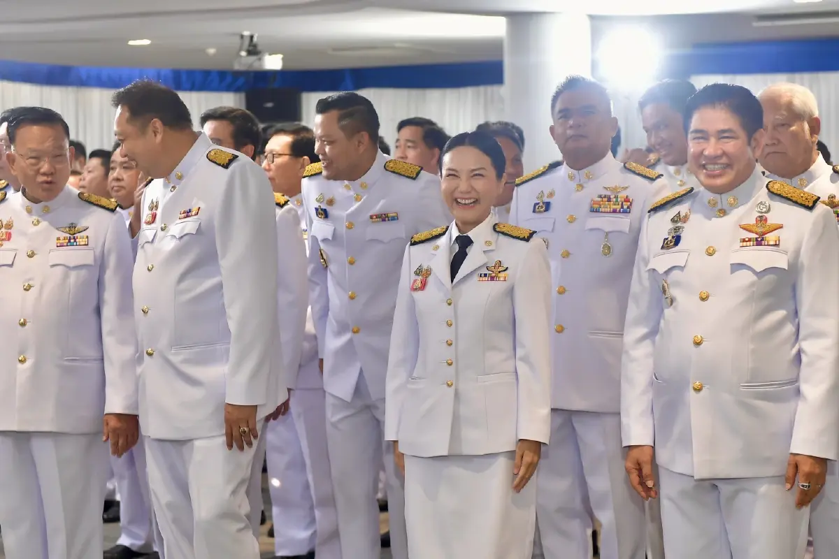 เช็ก 36 เก้าอี้ ครม. 'อนุทิน 1' สลับโผ โค้งสุดท้าย