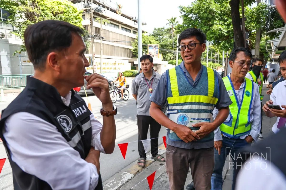 หวั่นหลุมยุบซ้ำรอย! ถนนสามเสน พองตัว มีน้ำซึม ใกล้ถนนทรุดตัว 2 กม.