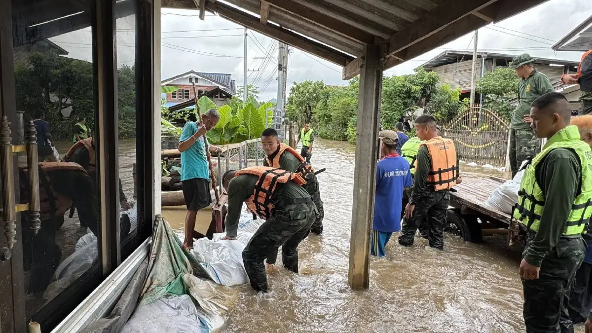 น้ำท่วมขอนแก่น ต.ห้วยม่วง อ่วม! ศบภ.มทบ.23 ส่งกำลังพลช่วยผู้ประสบอุทกภัย