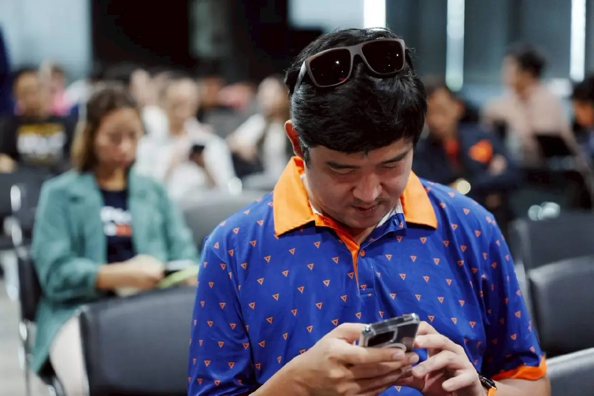 ส่องบรรยากาศถกเครียด สส.ปชน.ผ่าทางตัน โหวตนายกฯ คนใหม่