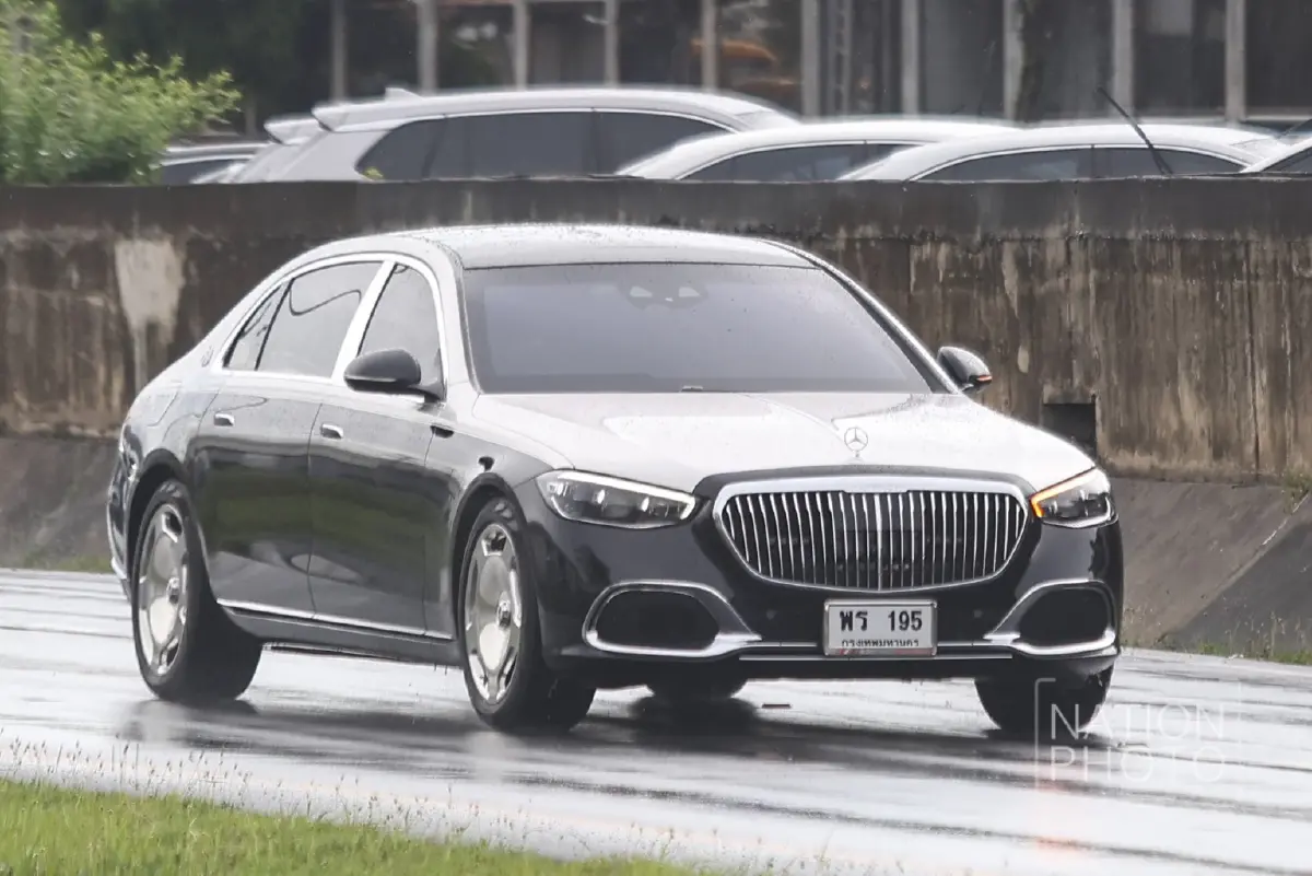 'ทักษิณ' กลับถึงไทยตามนัด ลุ้นไปศาล ฟังคำสั่งบังคับคดี ชั้น 14 พรุ่งนี้