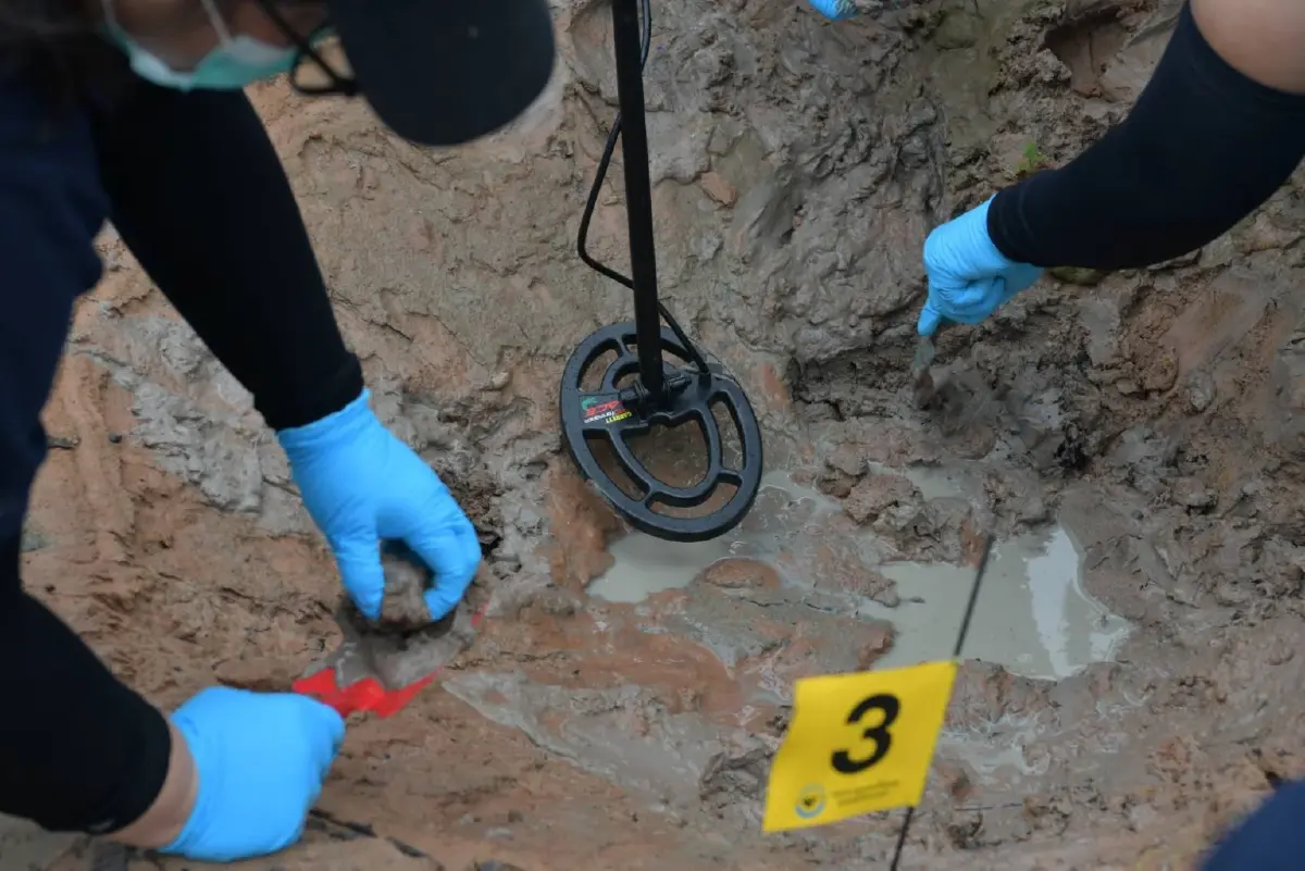 ทบ.พบ สะเก็ดระเบิดชนิดร้ายแรง จากอาวุธวิถีโค้งกัมพูชา ยิงใส่บ้านคนไทย