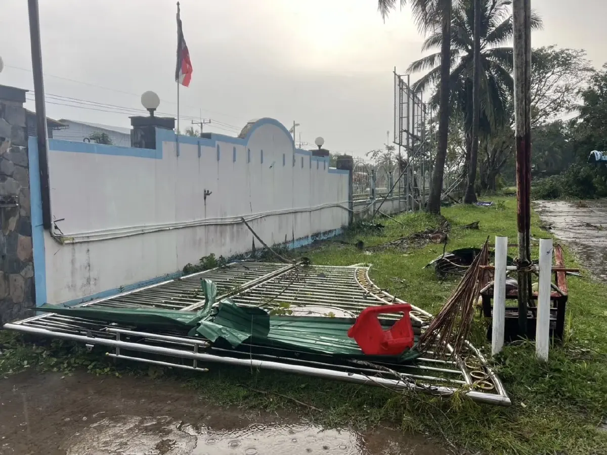 พายุถล่มท่าชนะ กระเบื้องปลิว บ้านพัง โรงเรียนเสียหาย เร่งช่วย