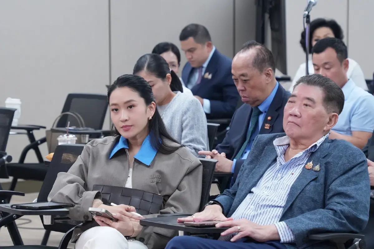 'หญิงอ้อ' เข้าพท.ให้กำลังใจ 'สส.' สู้ๆ สมาชิกพรรคเฮ 'ชินวัตร ไปต่อ