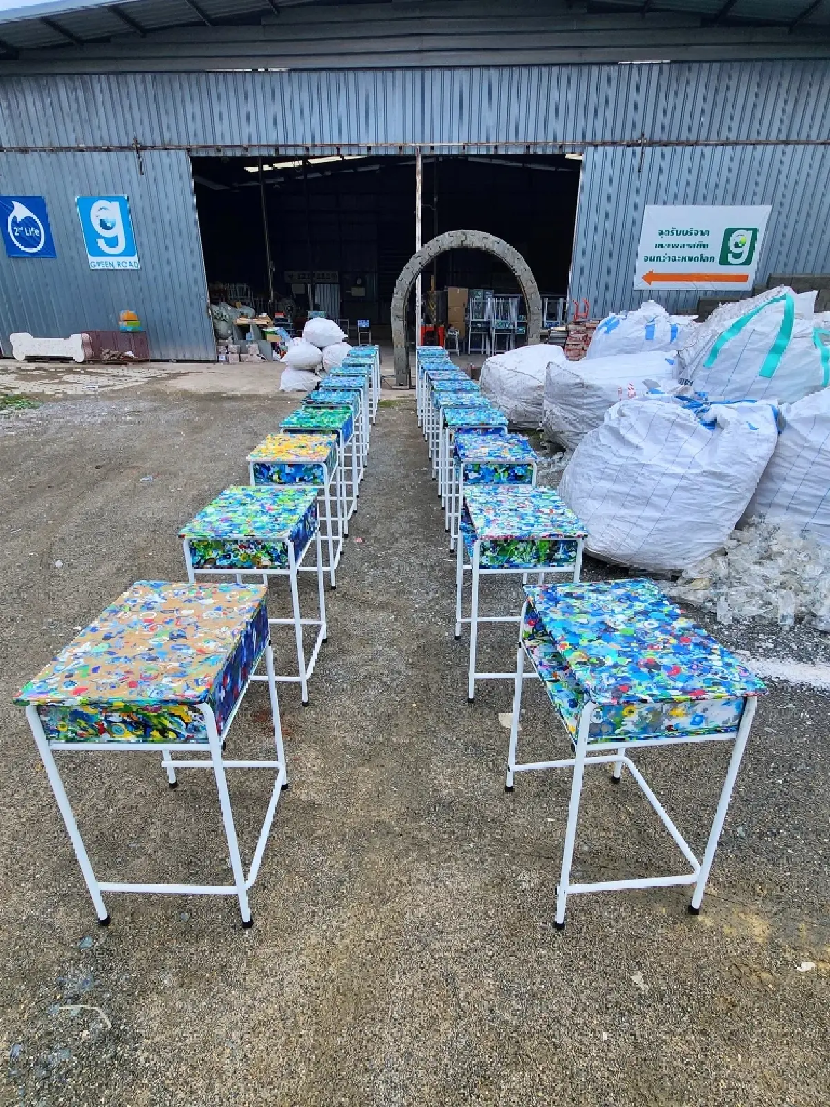 รับบริจาคฝาขวดพลาสติก สร้างโต๊ะ - เก้าอี้นักเรียน มอบให้โรงเรียน
