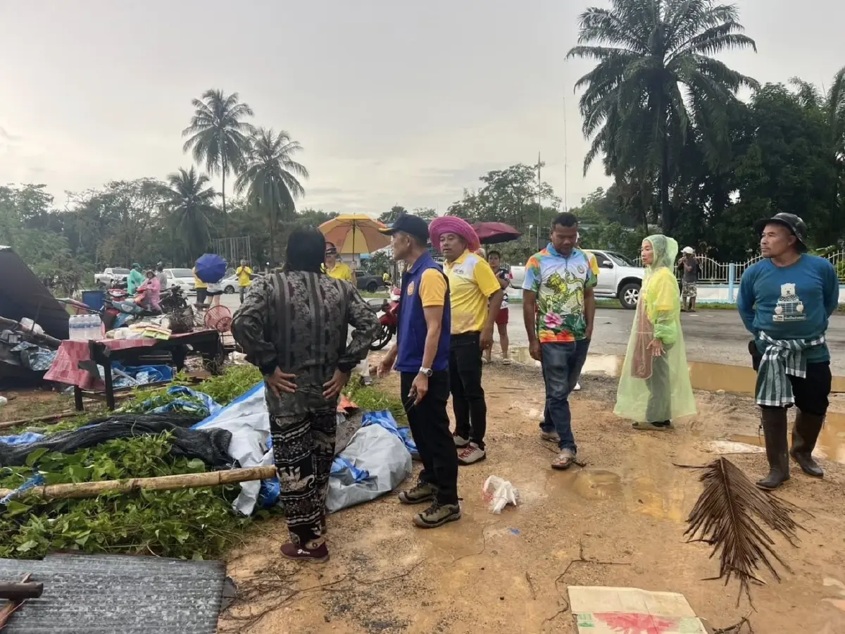พายุถล่มท่าชนะ กระเบื้องปลิว บ้านพัง โรงเรียนเสียหาย เร่งช่วย