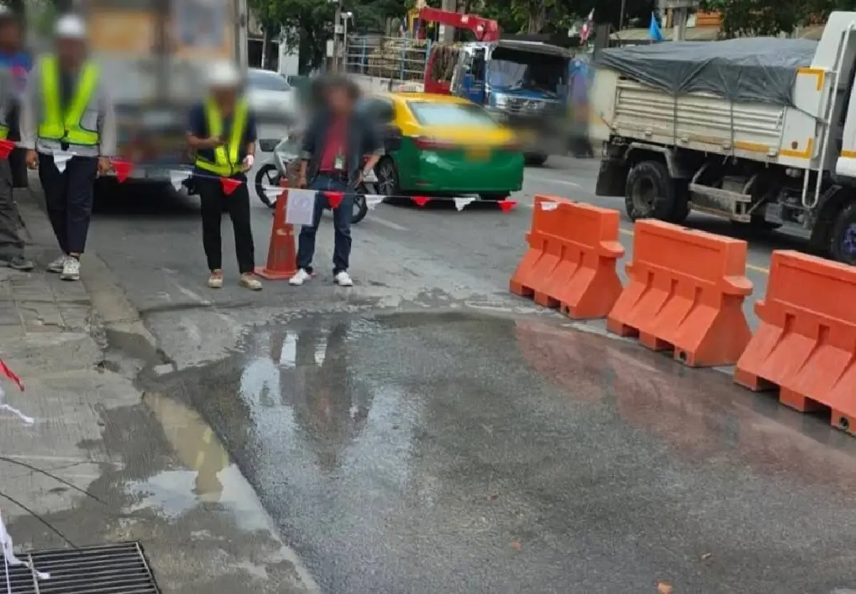 ด่วน ปิดถนน 1 เลน ถนนสามเสน แยกเกียกกาย ไปแยกบางกระบือ มีน้ำรั่วซึม