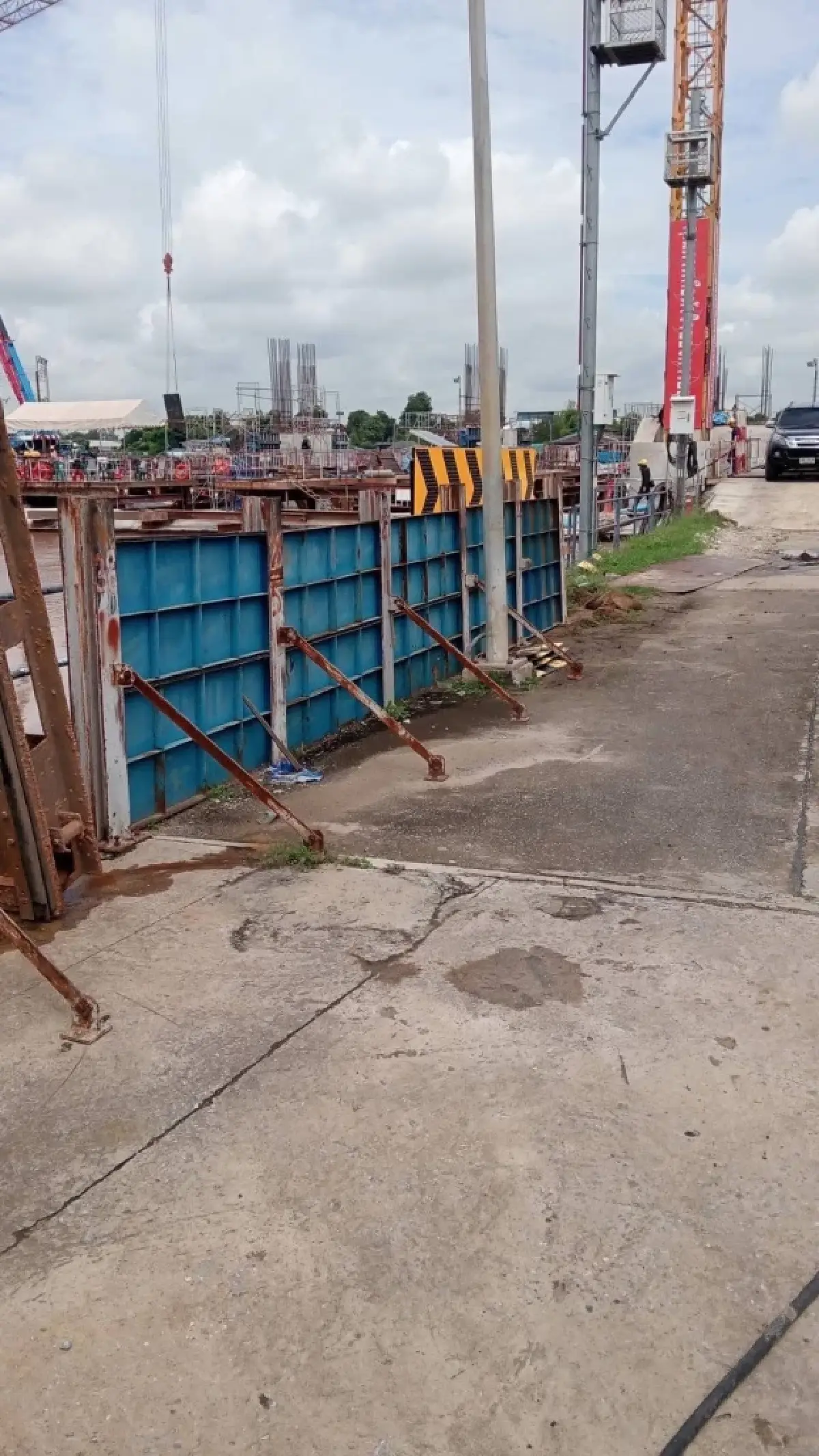 การประปาฯ ตรวจโรงสูบน้ำดิบสำแลกันน้ำท่วม หลังกรมชลฯเร่งระบายน้ำ