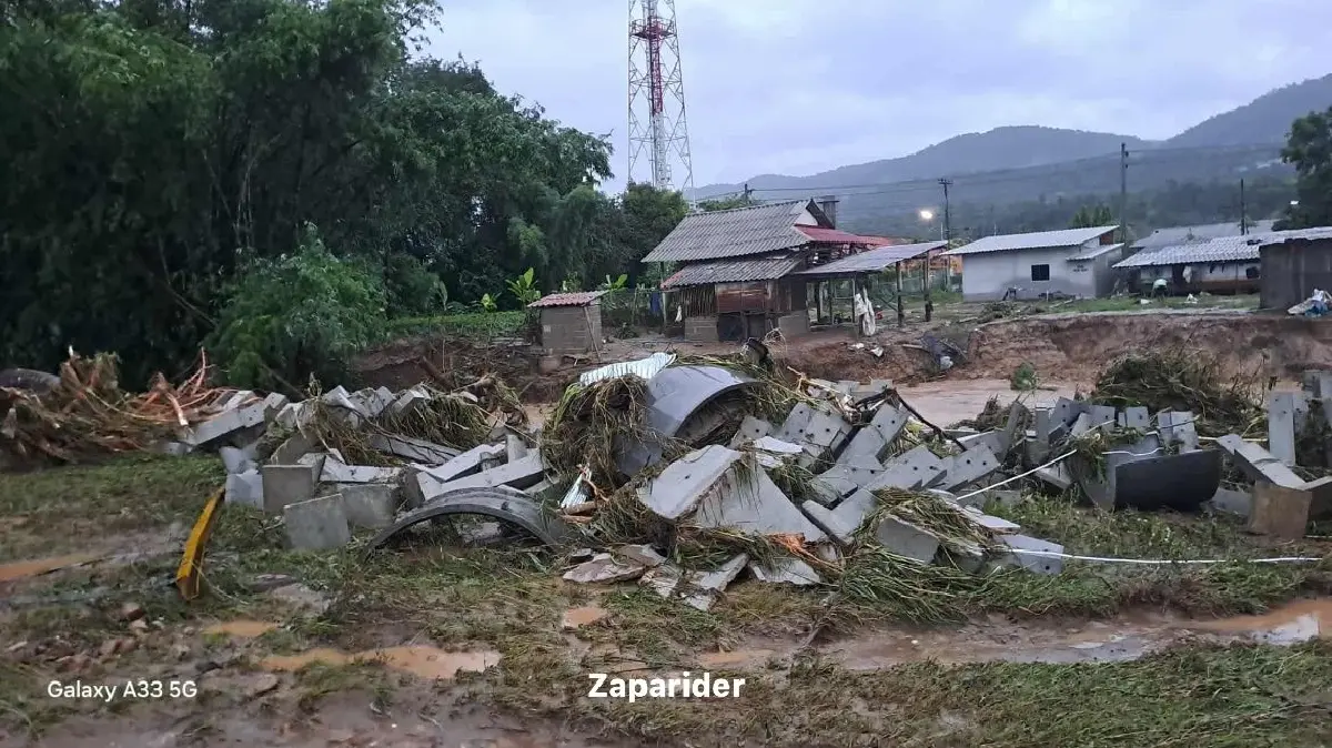 บัวลอย ถล่มเหนือ น้ำท่วมแม่ฮ่องสอน น้ำป่าซัดแม่สะเรียง สะพานขาด