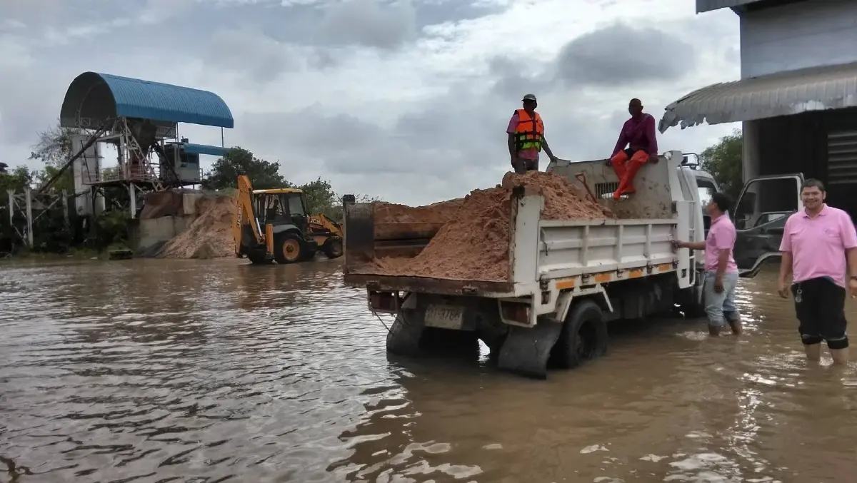 อ่างแตกแล้ว สังขะวิกฤติหนัก น้ำท่วมฉับพลัน หลังอ่างเก็บน้ำชำรุด