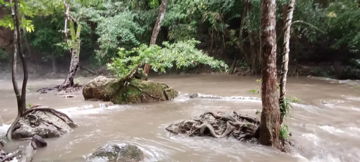 แจ้งเตือน! งดเล่น "น้ำตกเอราวัณ" ชั่วคราว หลังฝนตกหนัก น้ำไหลเชี่ยวแรง
