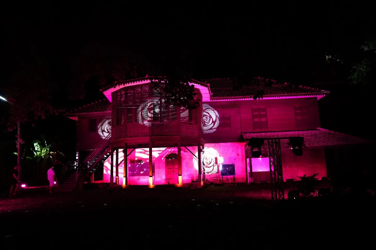 ลำปางสว่างมาก! 'Vijit@ลำปาง' เที่ยวงานไฟในเมืองรถม้า