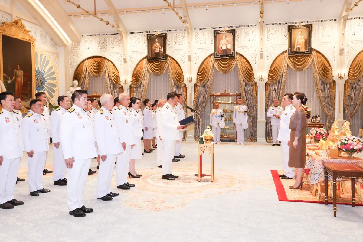 ในหลวง-ราชินี พระราชทานพระบรมราชวโรกาสให้ 'ครม.ใหม่' เฝ้าฯถวายสัตย์ปฏิญาณ