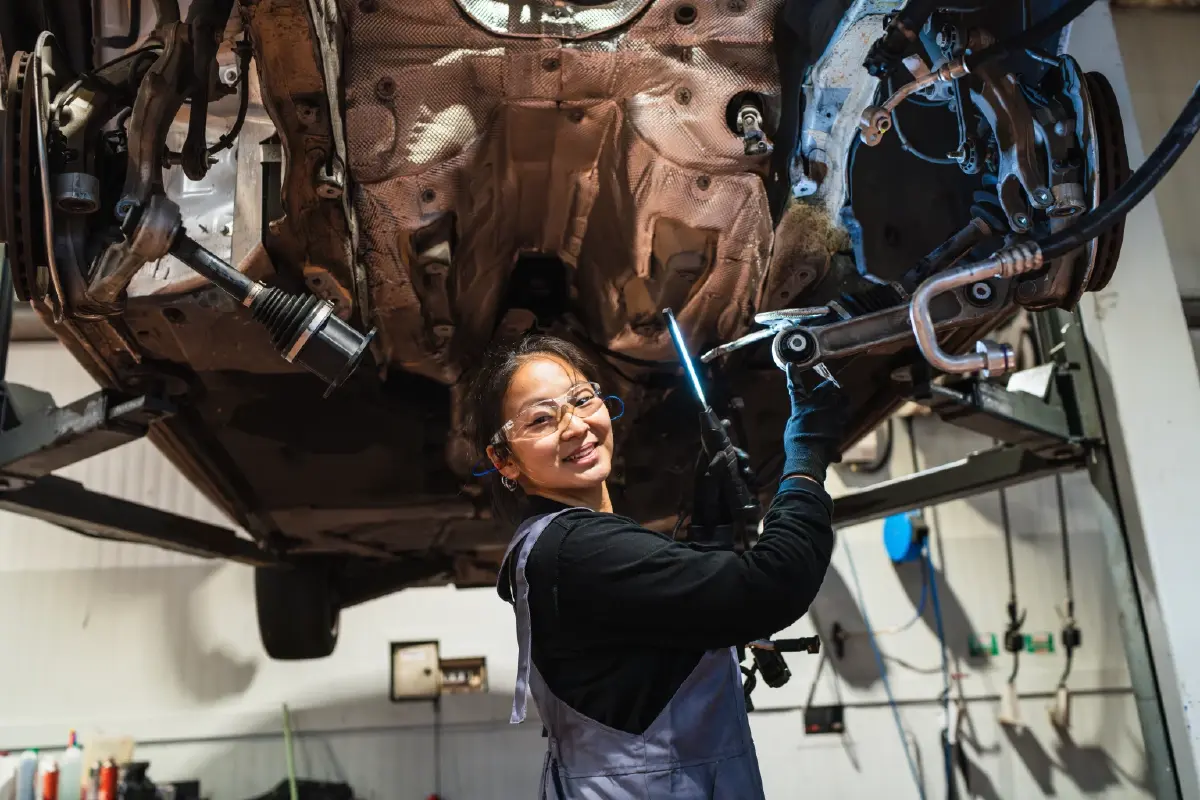 ‘บัณฑิตล้นตลาด’ แต่ขาด ‘ช่างฝีมือ’ เด็กจีนจบปริญญา หันเรียนอาชีวะต่อ